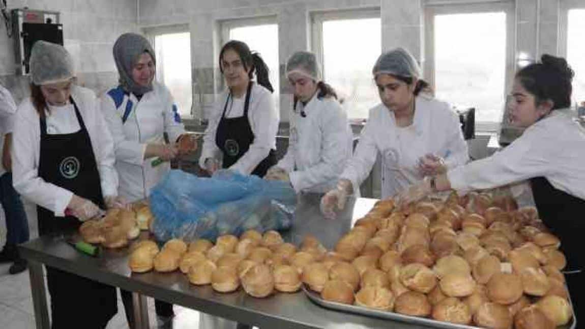 Tatvan'da 5 bin öğrenciye ücretsiz yemek hizmeti